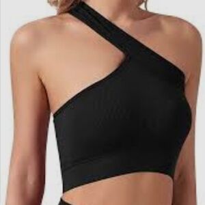 2 half shoulder sports bras